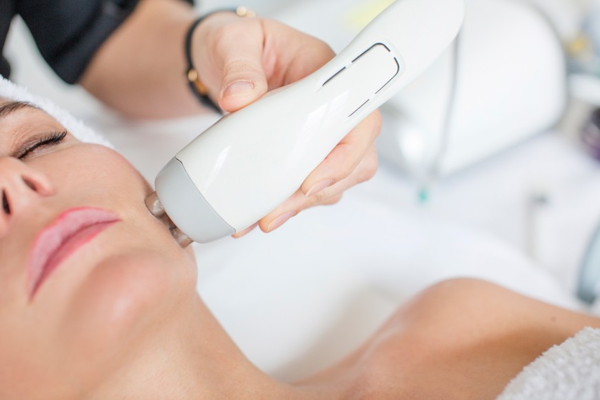 La radiofréquence tripolaire, une solution innovante pour améliorer l’élasticité et la souplesse de votre peau.